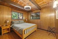 Creek Cabin - Fly-in Acres Lake Access - private Creek access with fire pit