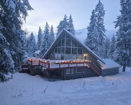 Girdwood Alyeska Chalet Hot Tub, Sauna, Jet Tub, Pool Table, Sleeps 12, walk2ski Hotels near Bear Cub