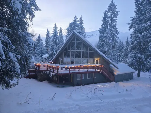 Girdwood Alyeska Chalet Hot Tub, Sauna, Jet Tub, Pool Table, Sleeps 12, walk2ski