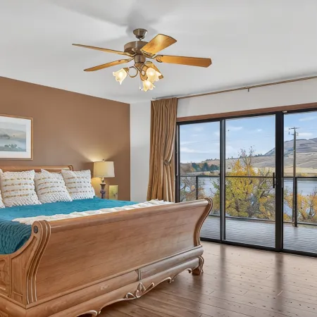 5Br Snake River View Retreat, Hot Tub, Sleeps 13, Steps to River Path.