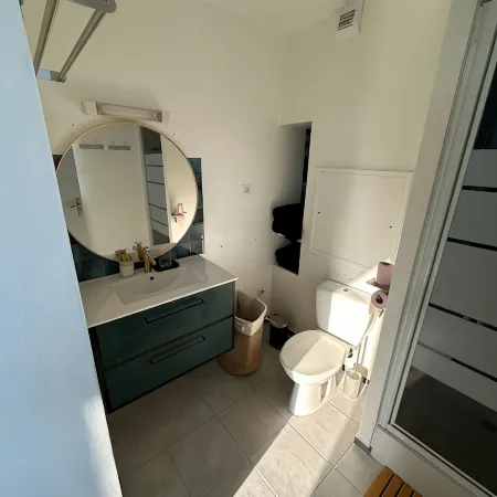 Cosy apartment with balcony + parking - quiet 2 steps from downtown