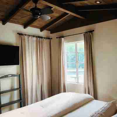1937 La Quinta Cove Casita, lovely private backyard with pool & hot tub Rooms