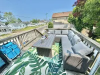 Beautiful 3 Bedroom, 1 Bath, 2nd Floor, 2 blocks from Ocean Gate Beach - Apartments