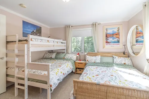 Charming 2-bedroom cottage located near Sandy Point Beach. - gimnasio