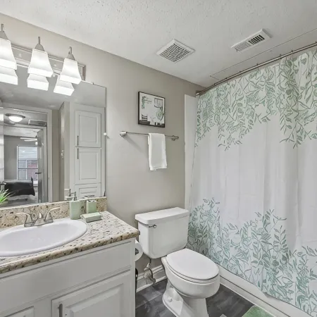 Stylish 1BR + pool Walk to Bars & Bites in the heart of Addison