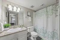 Stylish 1BR + pool Walk to Bars & Bites in the heart of Addison