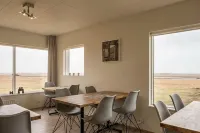 Farmhouse Lodge - parking