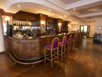 Dome Hotel - ที่มีบาร์