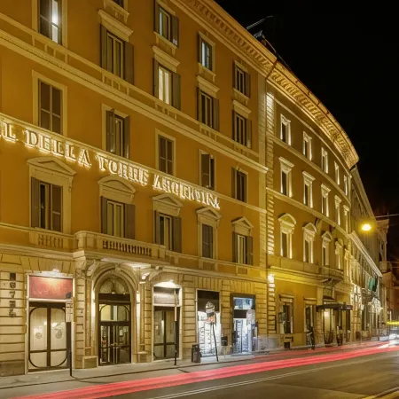 Hotel Della Torre Argentina Отели рядом с достопримечательностью «Театр Арджентина»