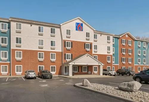 Motel 6 Suites Cincinnati Sharonville, OH
