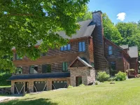 Large Family Lodge w/ Hot Tub, Sports Game Room, Gaming Room, and Pet Friendly! Hotels in Ripton