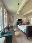Posh Studio, King Bed, Prime Location with Free Parking - Bungalows