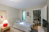 Coolfont 4 Bdrm, Lots of Beds! Cozy Wooded Cottage. - 무료 와이파이