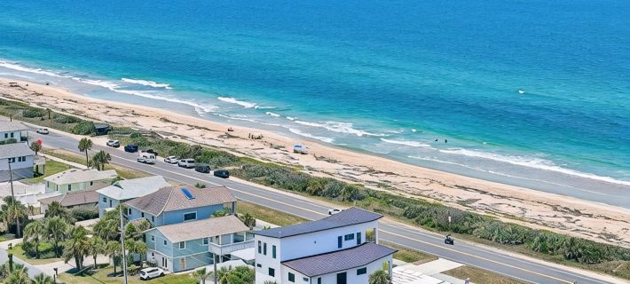 Modern Oceanfront Escape l New Luxury Beach House フラッグラー・ビーチのホテル