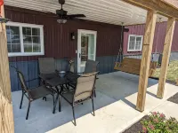 Historic Meadowdale Farm - Barn Stay in Rural Setting - Wifi