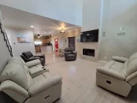 3 bedrooms, Sleeps 11 Guests. Private Pool and only a Short Drive to the Beach