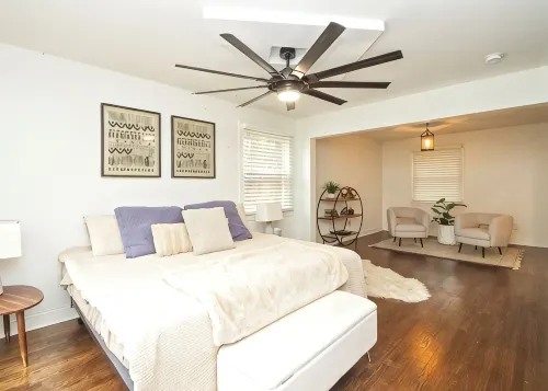 Luxurious 5-Bedroom Lakeside Retreat with Hot Tub, Fire Pit and Dolly Room - Boutique