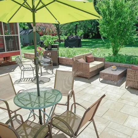 One bedroom w Private Entrance close to DC