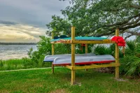 Gorgeous Waterfront w/ Golf Cart! 4 bds, 3.5 ba! Sleeps 12 - Wi-Fi