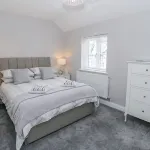 Modern Property in Town Centre Location With Parking - Wi-Fi