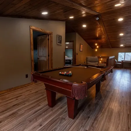 Elegant Rustic Cabin, Ski, Salmon River  Dark Sky  Sleeps 11 Huckleberry Picking
