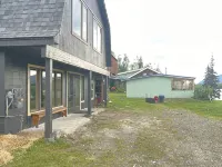 Robin's Nest: A Private Lakeview Apartment in the Heart of Wasilla, Alaska - Apartments