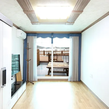 Yeosu, Our Sea Guest House Отели рядом с достопримечательностью «Поле для гольфа The Ocean»