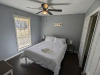 N. Jackson 3BR Oasis - Walk to Stores & Food - بيت ضيافة