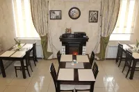 Ost-Roff Hotel - parking