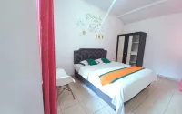 Simply Homy Guest House Gembiraloka - balcony