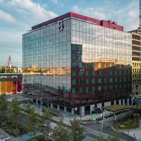 Clarion Hotel the Pier Отели рядом с достопримечательностью «Стадион «Уллеви»»