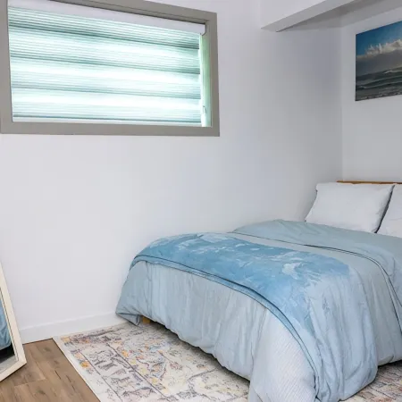 Comfy 2BR Guest Suite in Leduc 12 Mins to YEG Airport Отели в г. Ледук