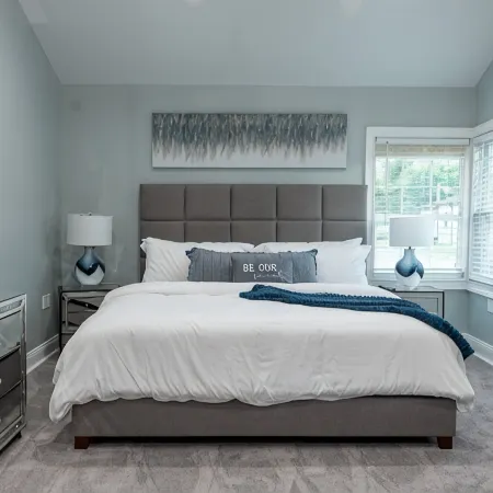 15 Mins From PHL International Airport - Modern Rancher Style Home in Chester PA