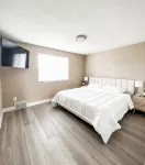 Quiet Haven Hideaway: Hot Tub, Firepit, Playground and Spacious Yard - 4-Star