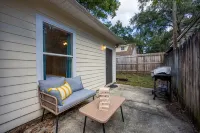 Your UF Getaway: 1 Block from Campus & Stadium - 4 BD Haven - Boutique