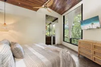 Treehouse Hideaway in Tamarindo Jungle with Pool & Open-Air Living Room - مسبح خاص