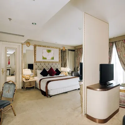 Amaroossa Royal Bogor Hotels near Sotomie Ciseeng