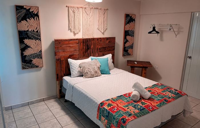 Remodeled Apartment-electric generator-8 min to beach