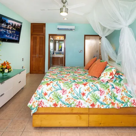 Relaxing Oceanfront 2BR Northshore Condo, Awesome snorkeling right in front!