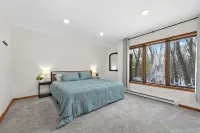 Sunset Burrow Retreat in Roscommon, MI - whole house, 3 bed, 2.5 bath! - Wifi