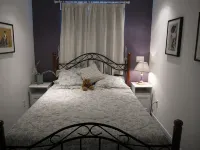 Luxury 1835 Cottage. Right in Historic Centre Near Shaw Theatre. Private Parking
