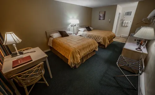 Westwood Motel 100 Mile House - Mountain view