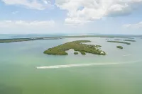 Owners Featured on Hgtv- Private Terrace - Private Beach Path - Mid Island Luxry - Bungalows