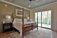 Boots & suits lakehouse getaway - 3-Star