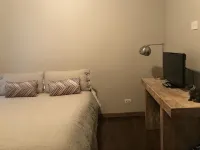 The entire FLAT.  Stay Like You Own! Central AIR. TWO FULL BATHROOMS. Unique. - 公寓