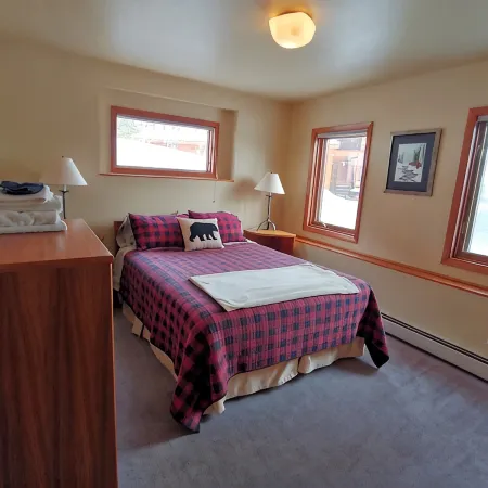 Beautiful Mountain views, 5 ski areas, Nat'l forest hiking, biking, lakes.