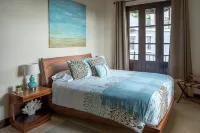Beautiful Mediterranean-Style Penthouse with an Ocean View Balcony - Apartments