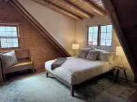Cozy Harbor Springs cabin meticulously maintained on 4 acres. - Alppimaja