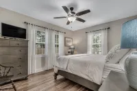 Close to Downtown Brenham - Boutique
