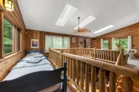 Lakefront! Secluded, HotTub, Fire Pit, Private Dock&Boats 90 Min from Chicago - balcony
